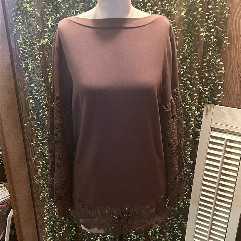 Women’s Top with Crochet Lace Sleeves